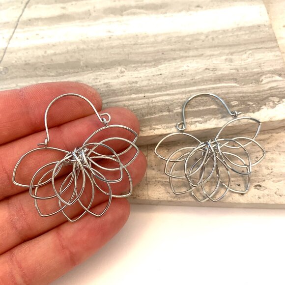 NEW~ Anthropologie Floral Pop-Up Post Earrings - Picture 9 of 9